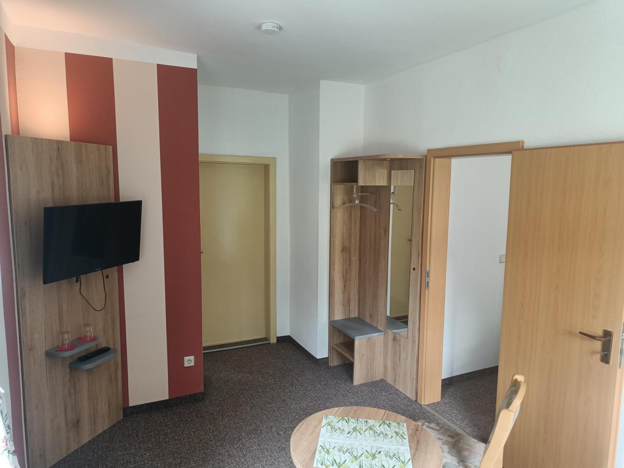 Zur Edlen Krone Neuhausen  Extérieur photo