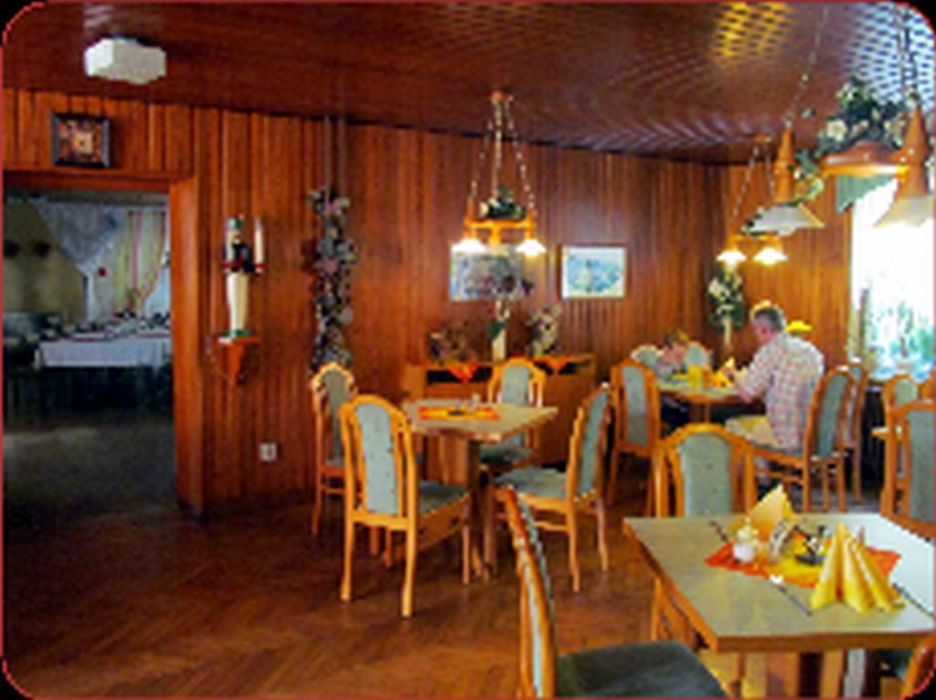 Zur Edlen Krone Neuhausen  Extérieur photo