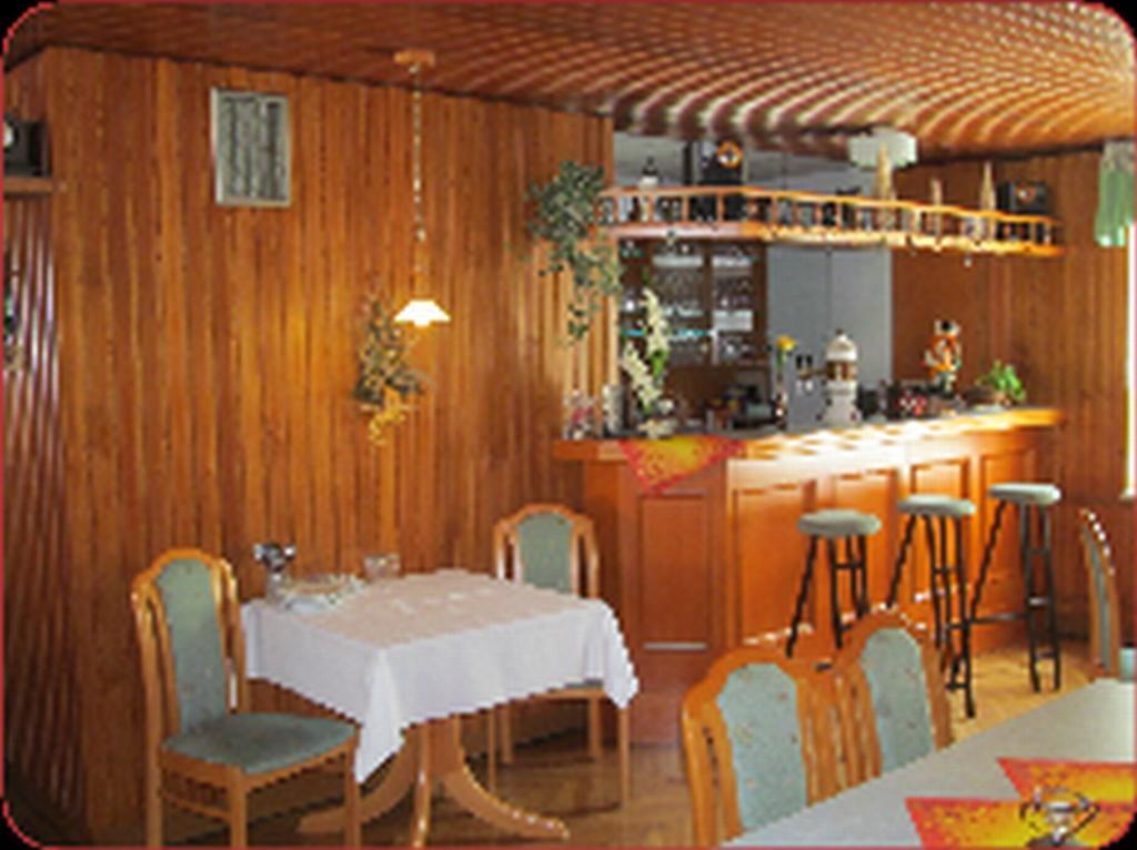 Zur Edlen Krone Neuhausen  Extérieur photo